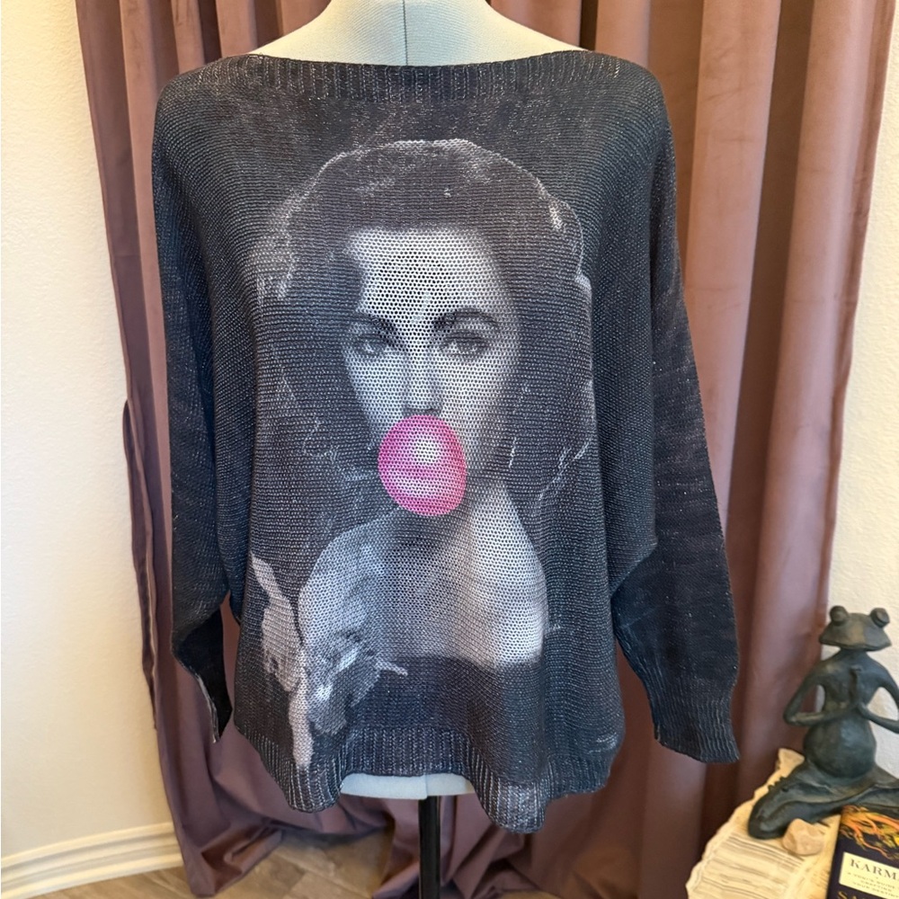 Women's Graphic Sweater in Charcoal